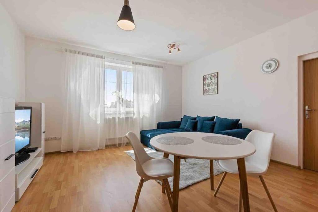 Modern & Cozy Apartment Near Hockey & Football Arena Bratislava Exterior foto